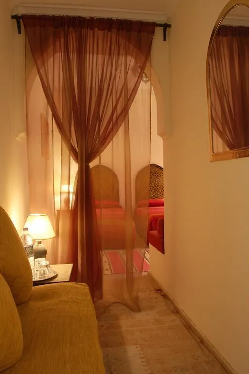לינה וארוחת בוקר מרקש Riad Petit Karmela
