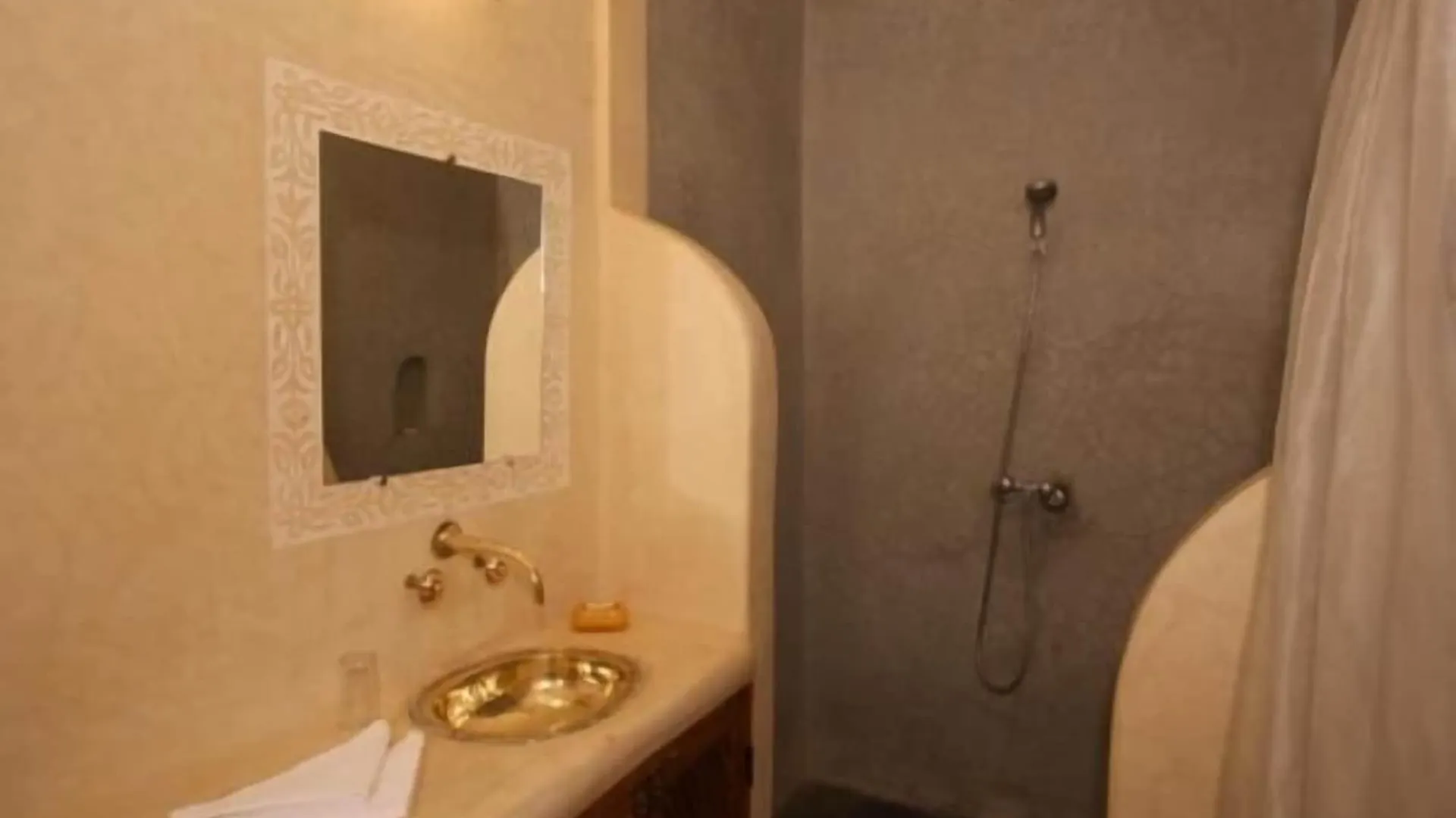 מרקש Riad Petit Karmela לינה וארוחת בוקר