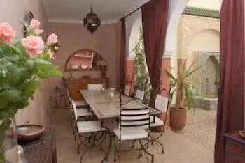 לינה וארוחת בוקר מרקש Riad Petit Karmela